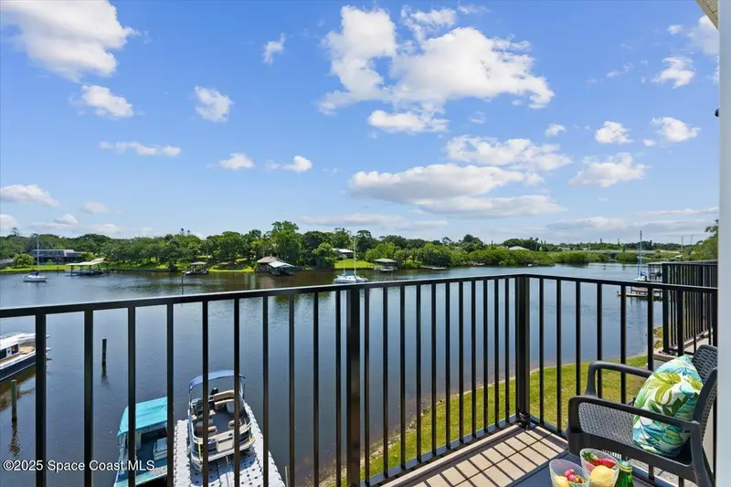 913 Paddleboard Court, Melbourne, Fl 32935, FL
