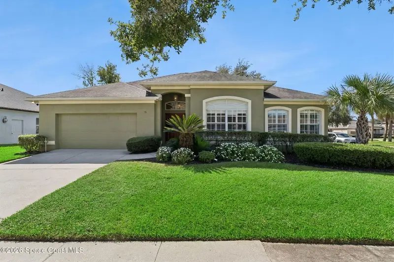 330 Lake Amberleigh Drive, FL