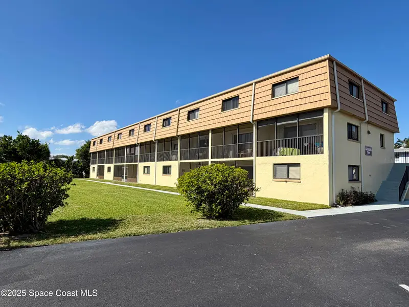 7101 Ridgewood Avenue 104, Cape Canaveral, Fl 32920, FL