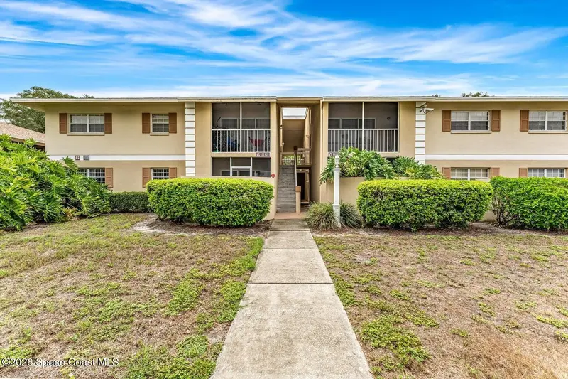 1616 Sunny Brook Lane Ne D204, FL