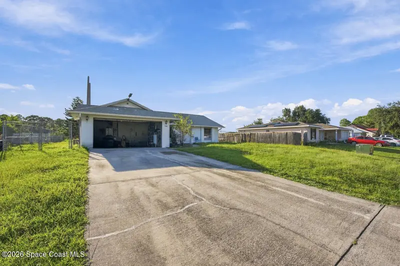 1338 Coral Reef Avenue Nw, FL