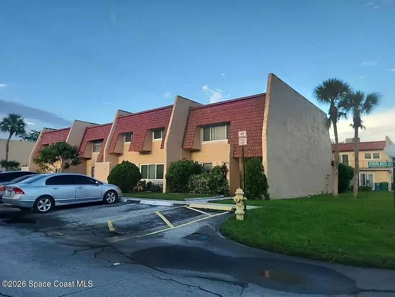 43 Spinning Wheel Lane, FL