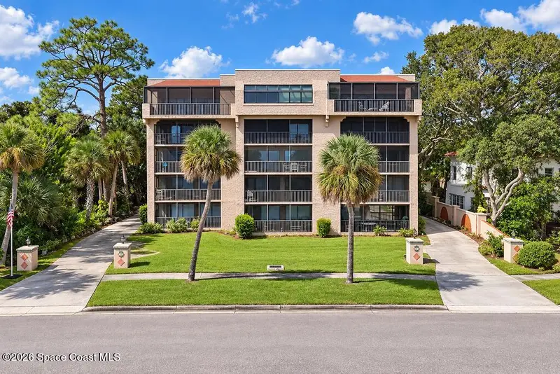 1540 Riverside Drive 14 (502), FL