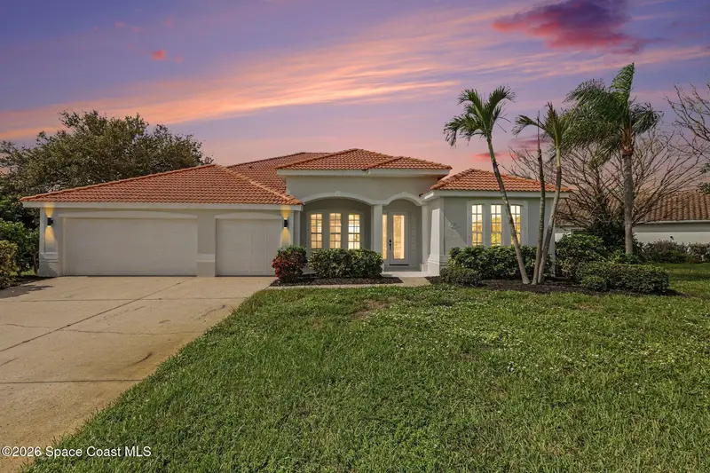 572 Oceanside Boulevard, FL