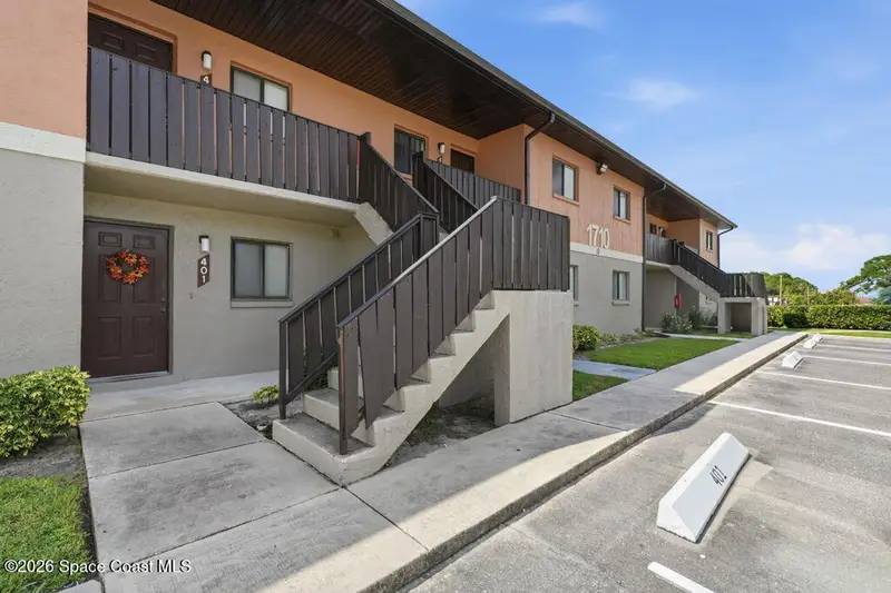 1710 University Lane 406, FL