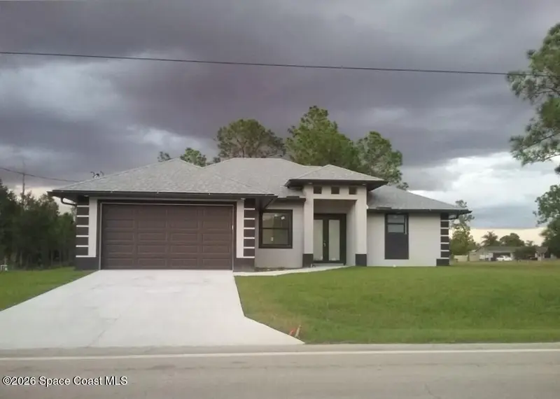 2107 E 10th Street, FL