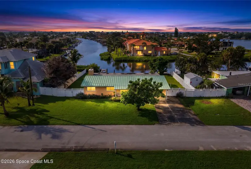 6 Venetian Way B, FL