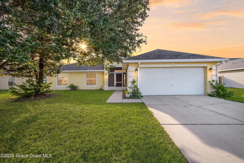 458 Biscayne Avenue Nw, FL