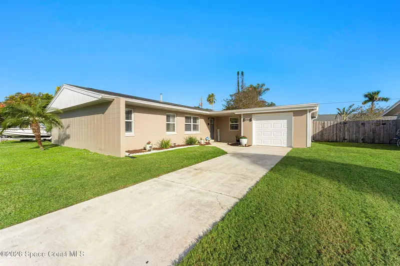 898 Levitt Parkway, FL