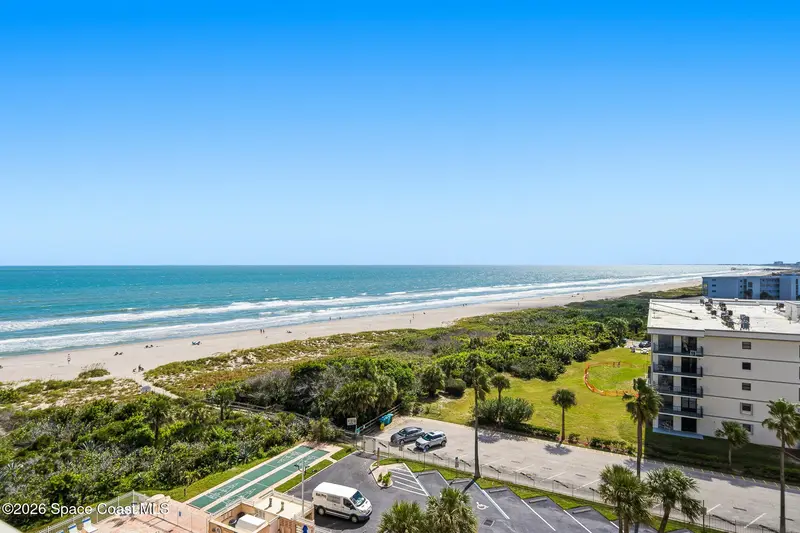 7520 Ridgewood Avenue 906, FL