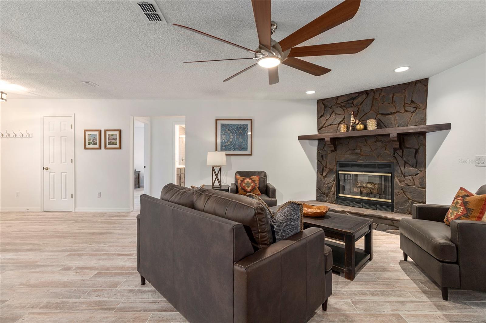 1900 73rd Terrace, FL