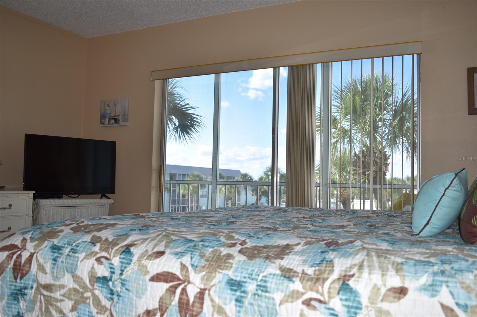 325 Causeway, FL