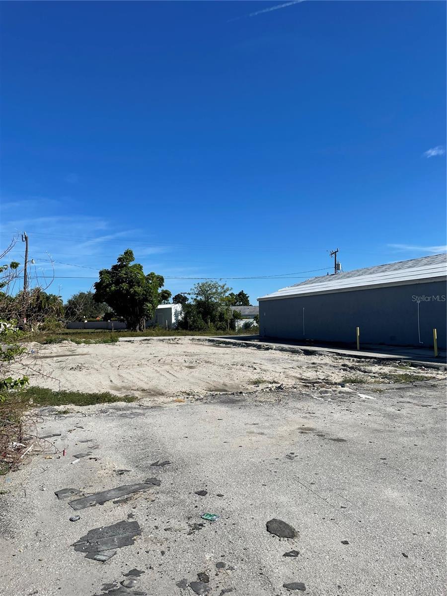 3782 Tamiami Trail, FL
