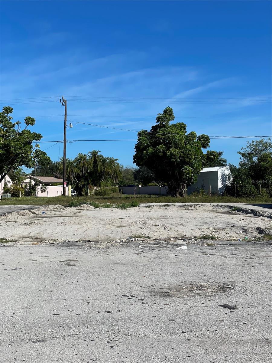 3782 Tamiami Trail, FL