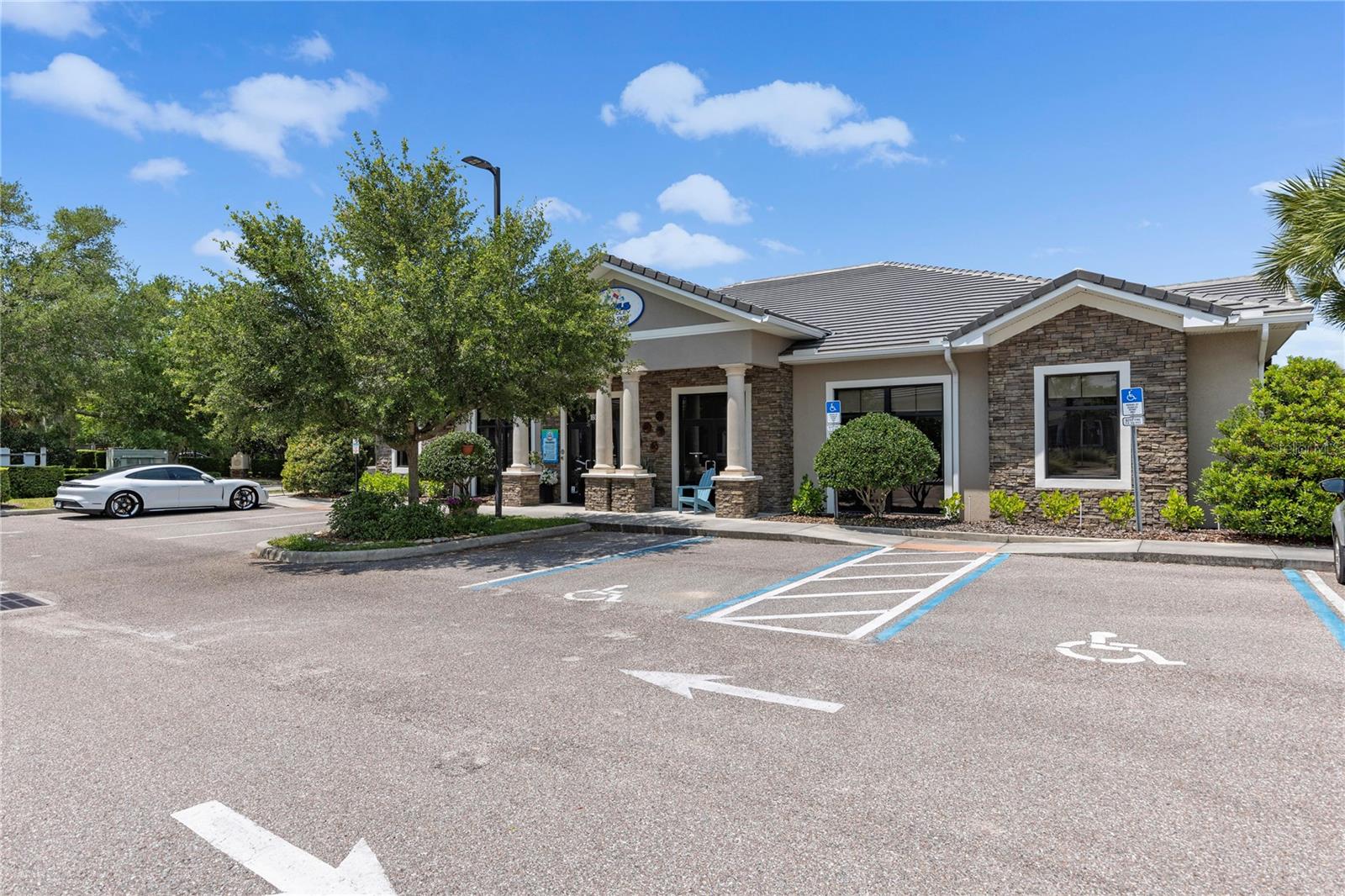 960 International Parkway, FL