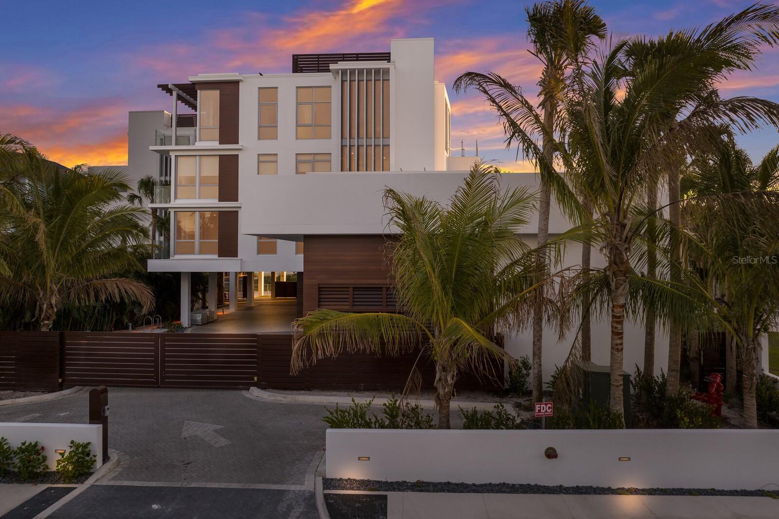 84 Avenida Veneccia, FL