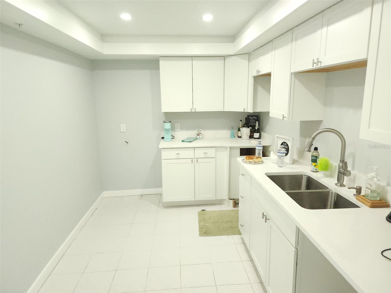 255 Dolphin Point, FL