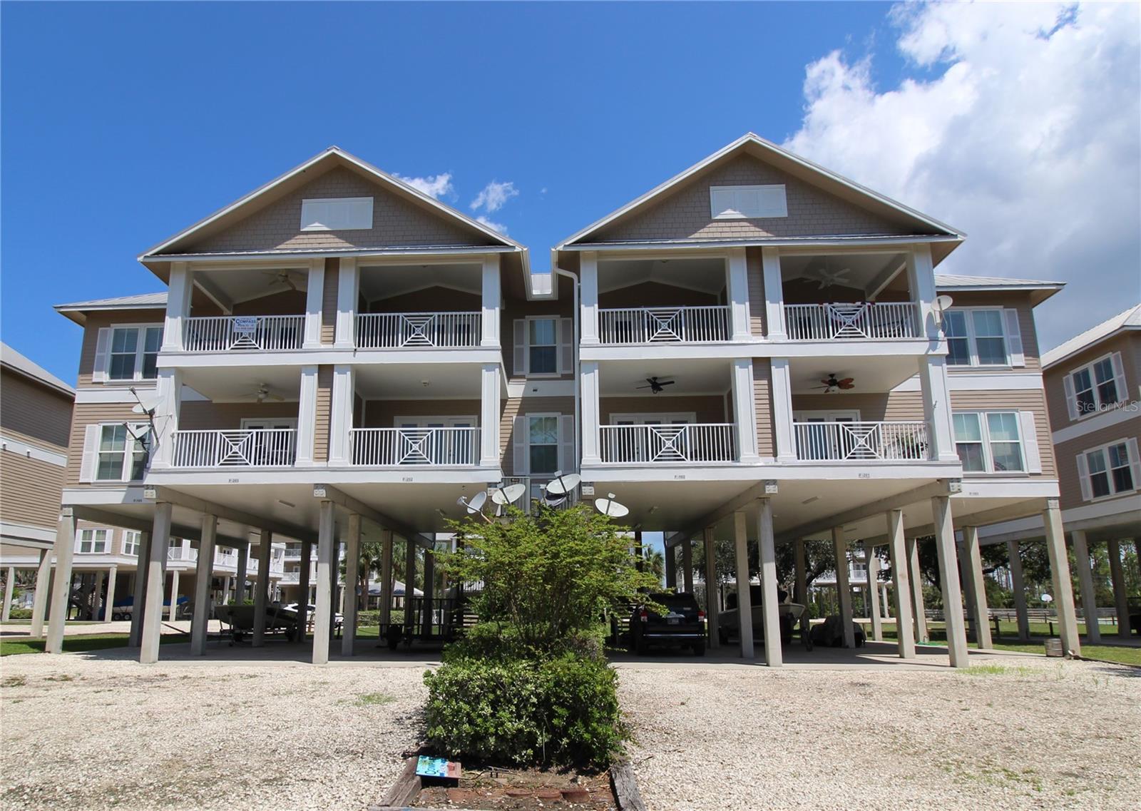 221 3rd Avenue, FL
