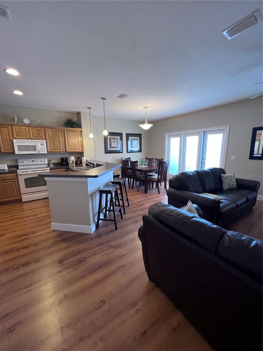 221 3rd Avenue, FL