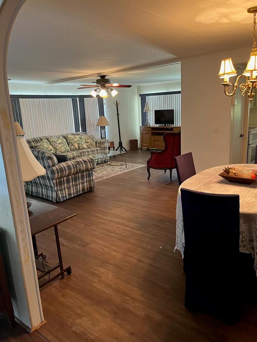 727 Forest Lake, FL