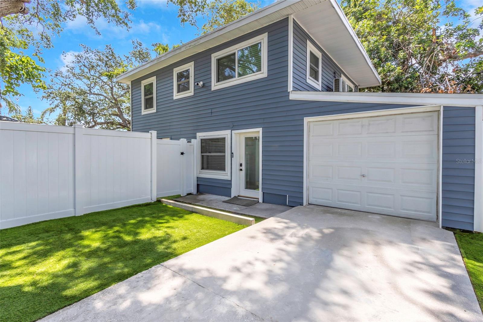 733 1/2 New Jersey Street, FL