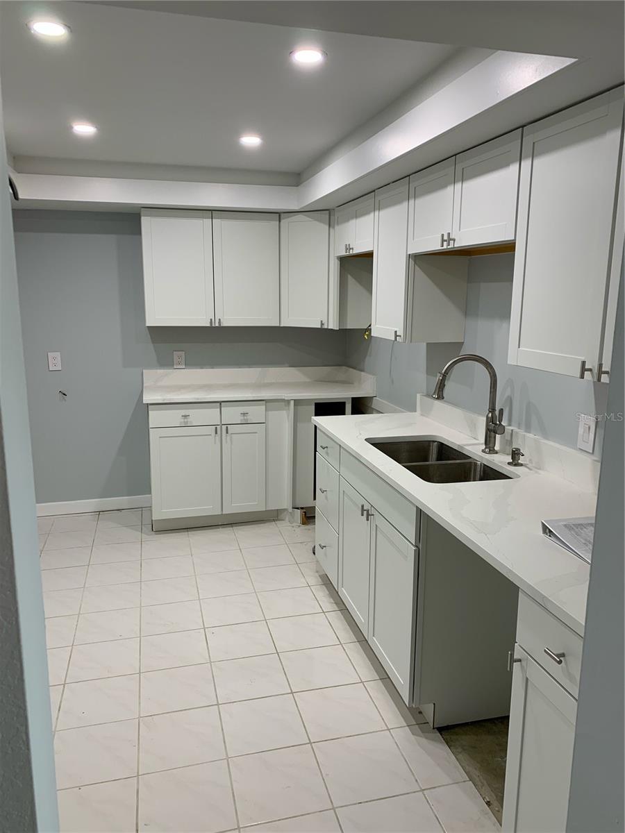 255 Dolphin Point, FL