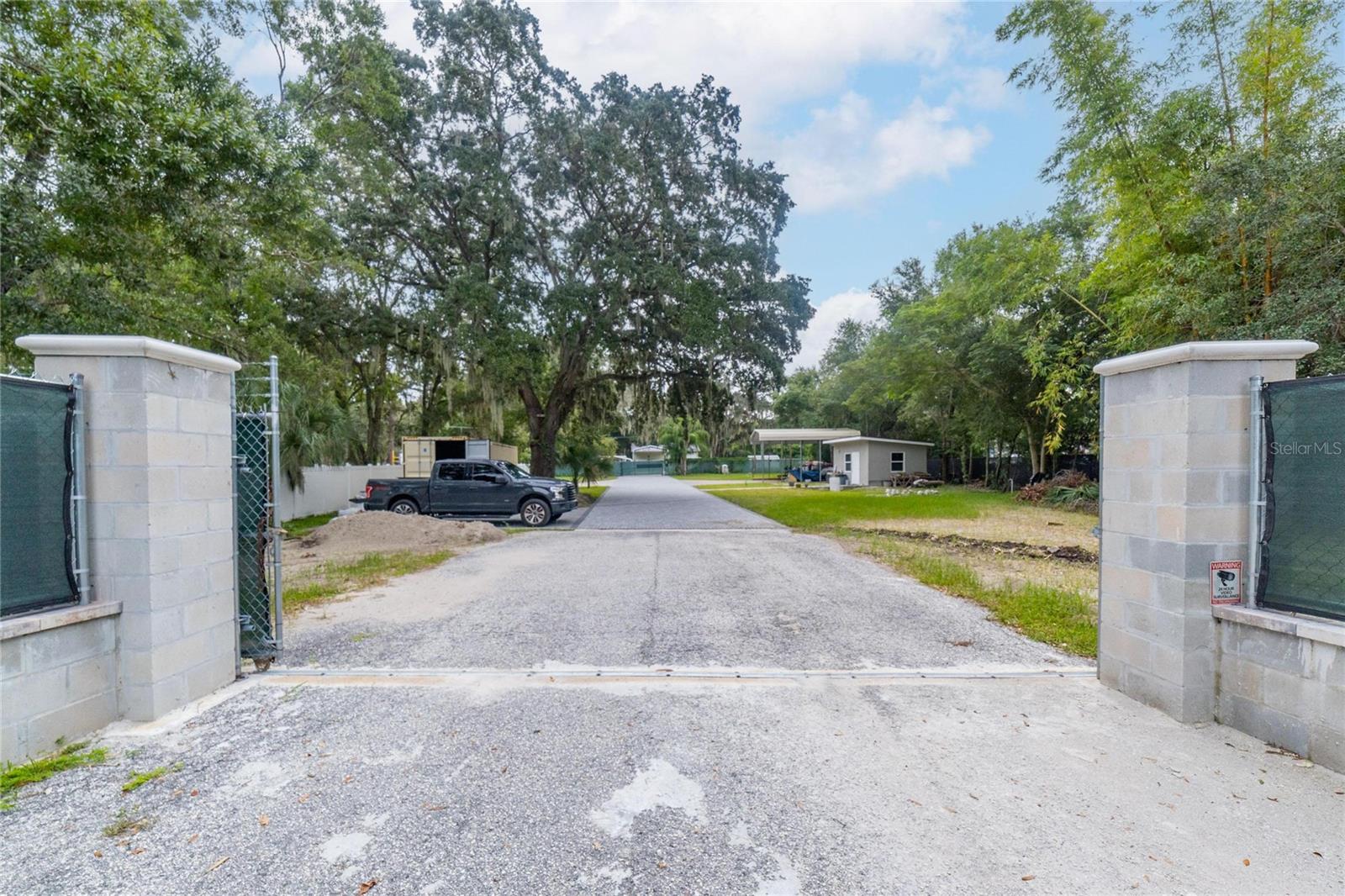 201 Lakewood Drive, FL