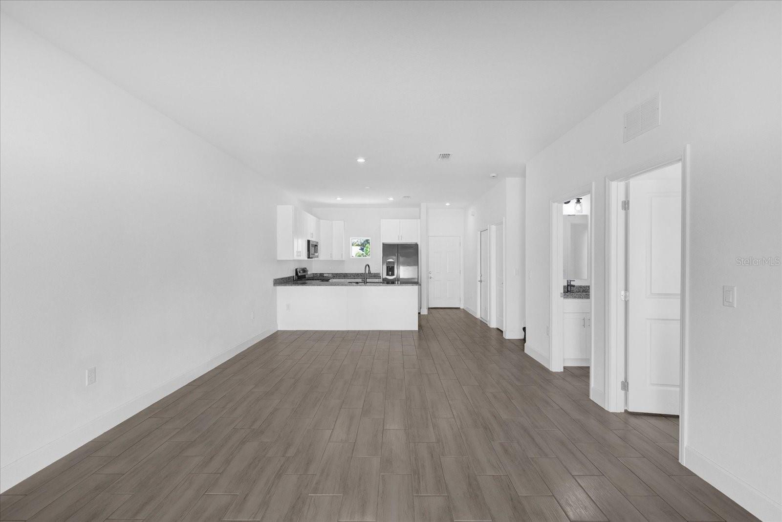 450 Lake Shore Parkway, FL
