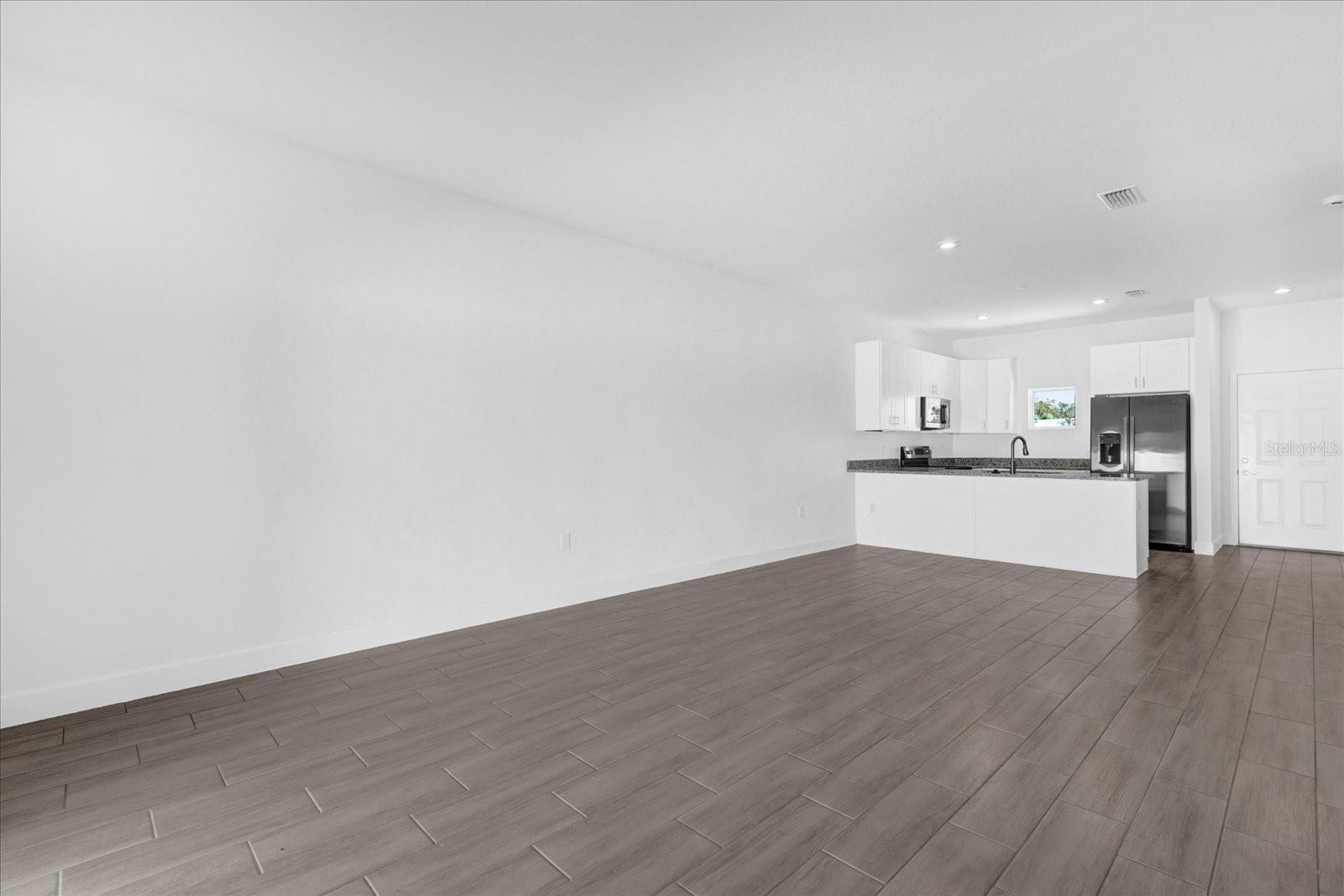 454 Lake Shore Parkway, FL