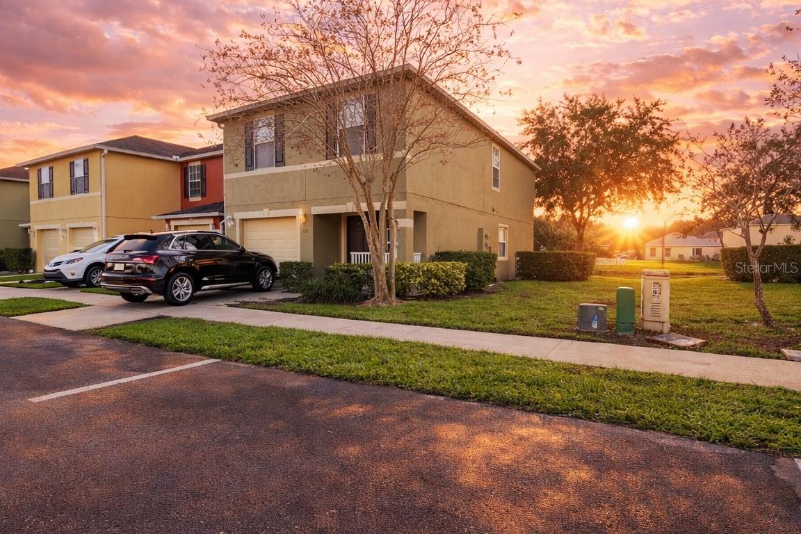572 Cresting Oak Circle, FL