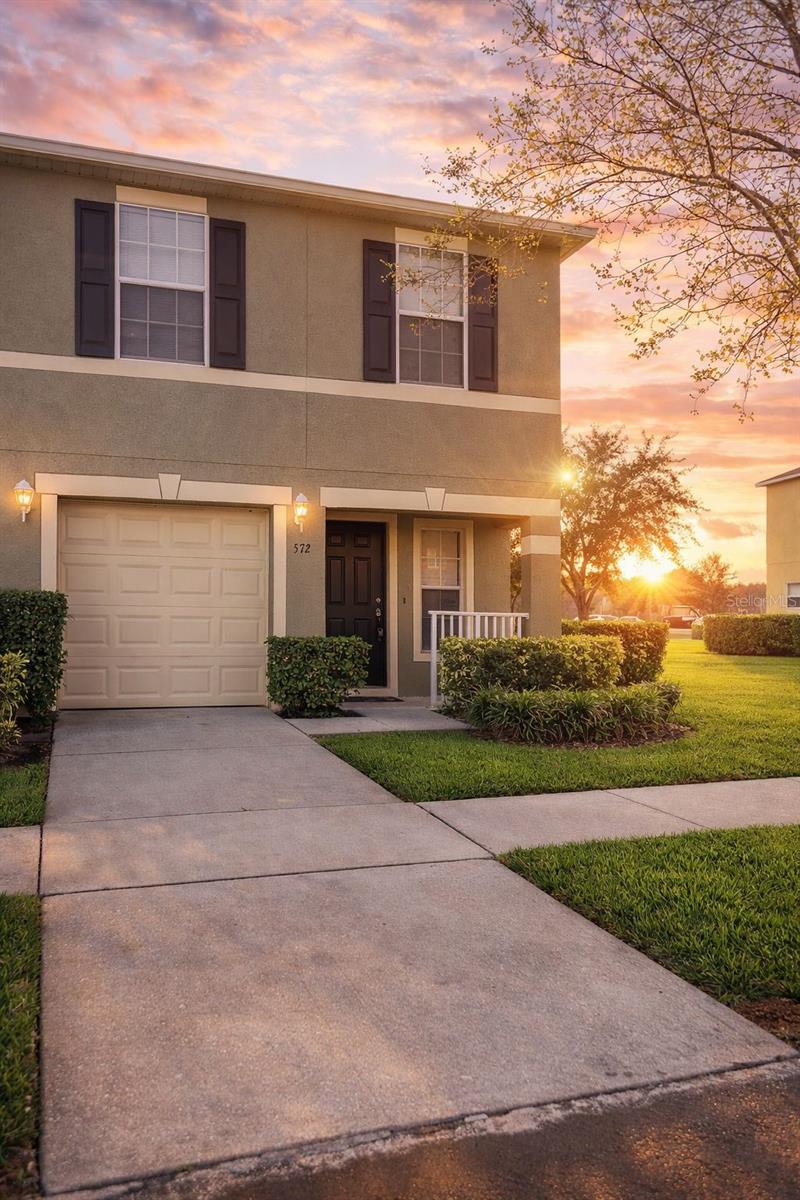 572 Cresting Oak Circle, FL