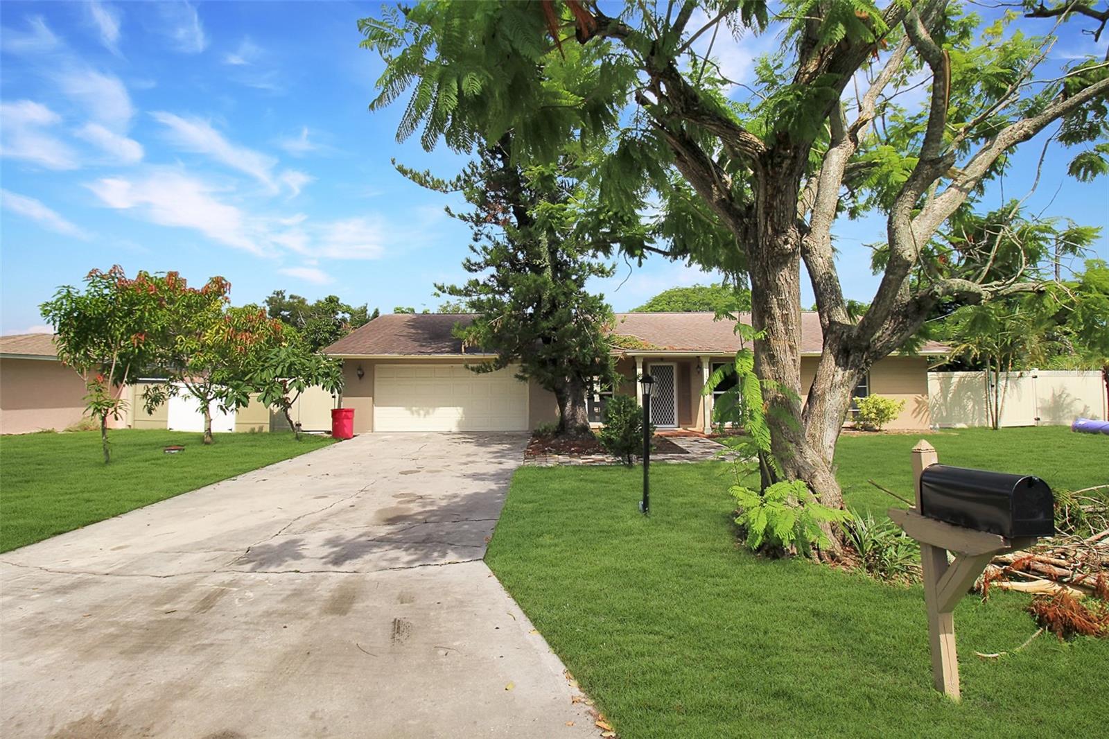 1127 De Leo Drive, FL