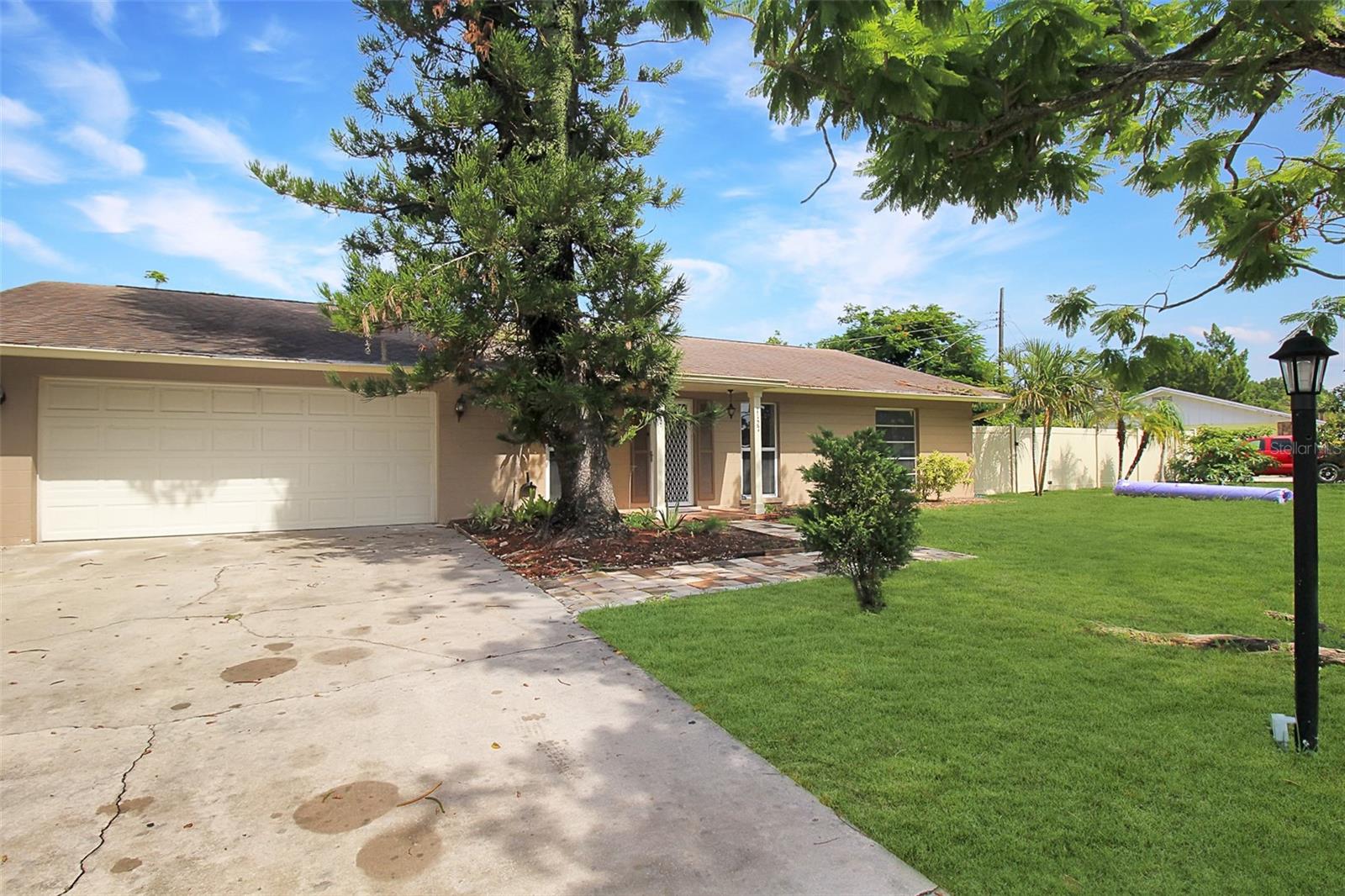 1127 De Leo Drive, FL