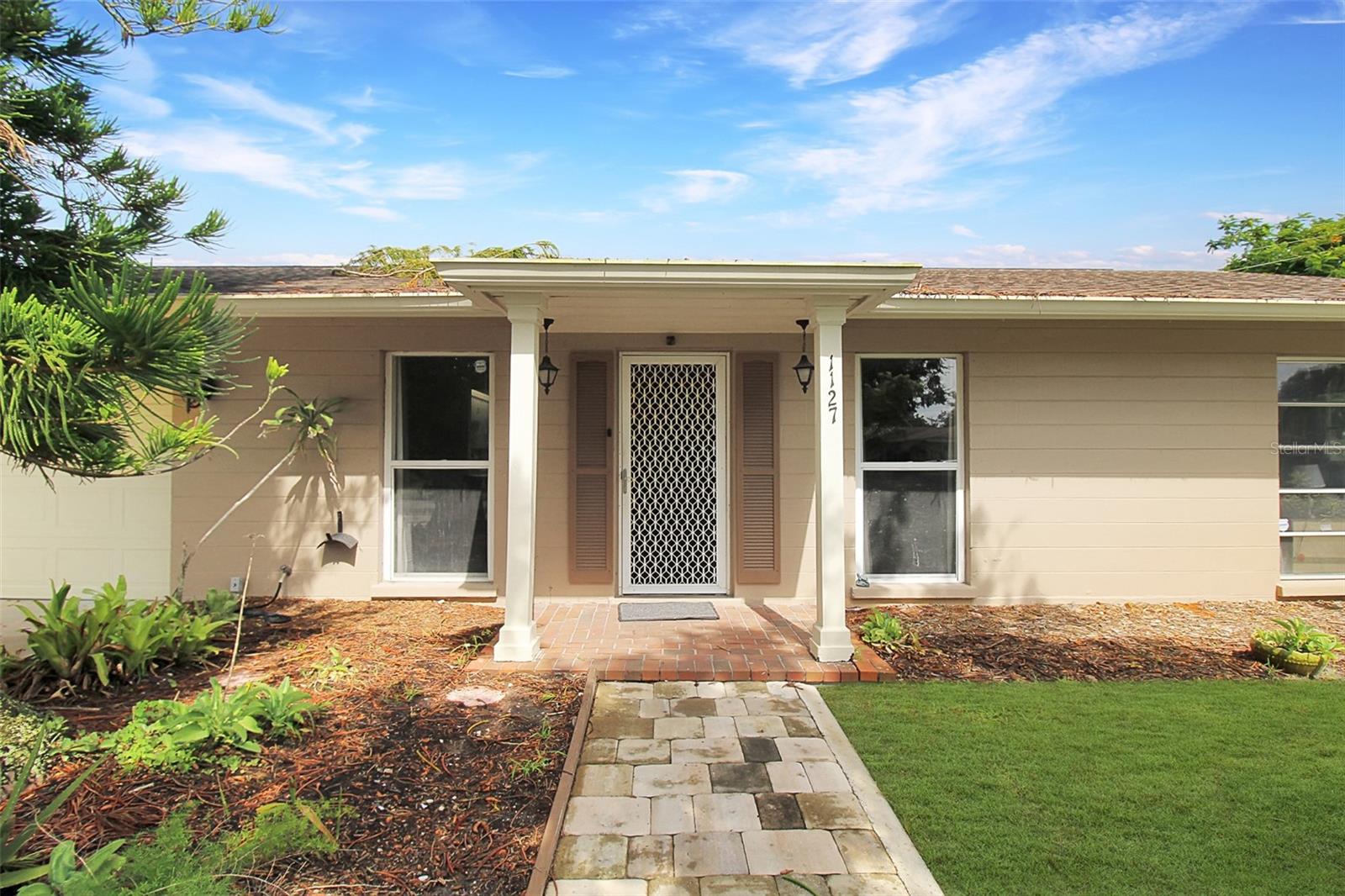 1127 De Leo Drive, FL