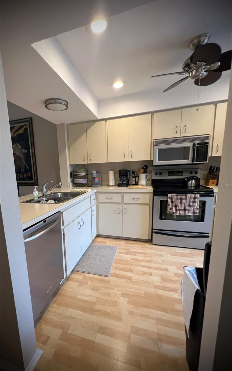 4570 Weybridge, FL