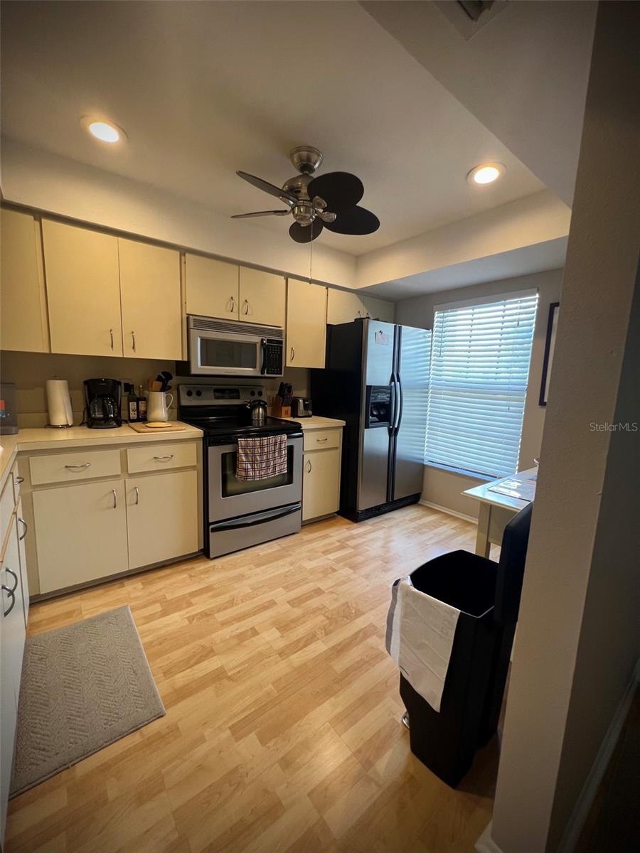 4570 Weybridge, FL