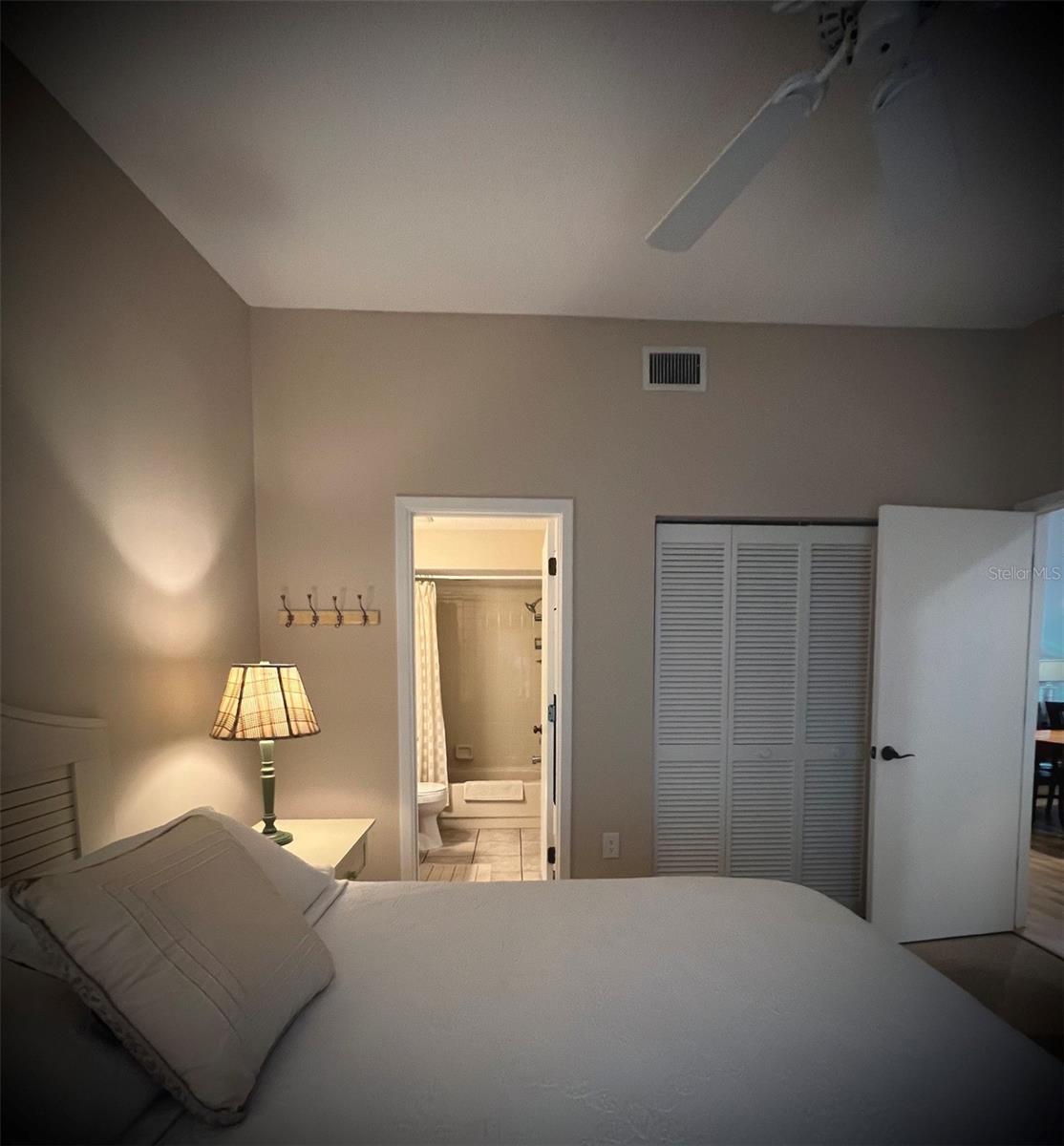 4570 Weybridge, FL