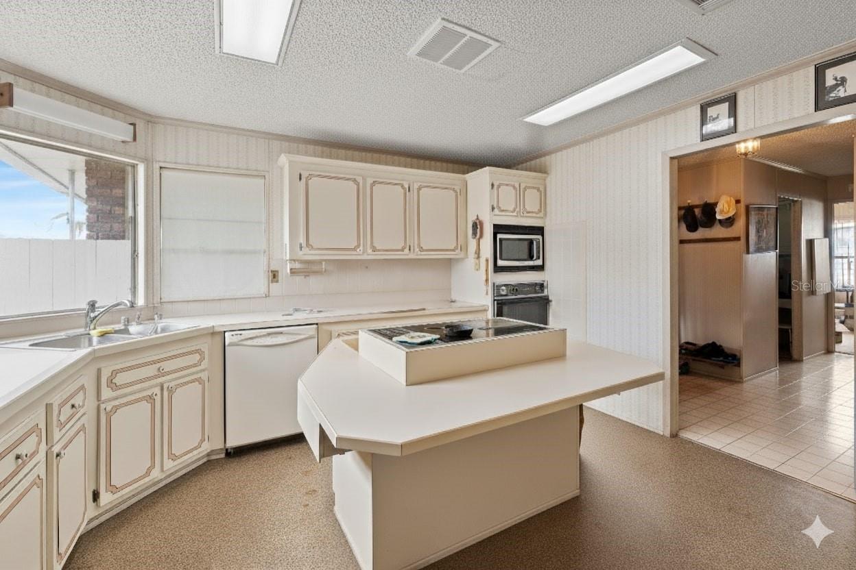 2673 Cayman Circle, FL