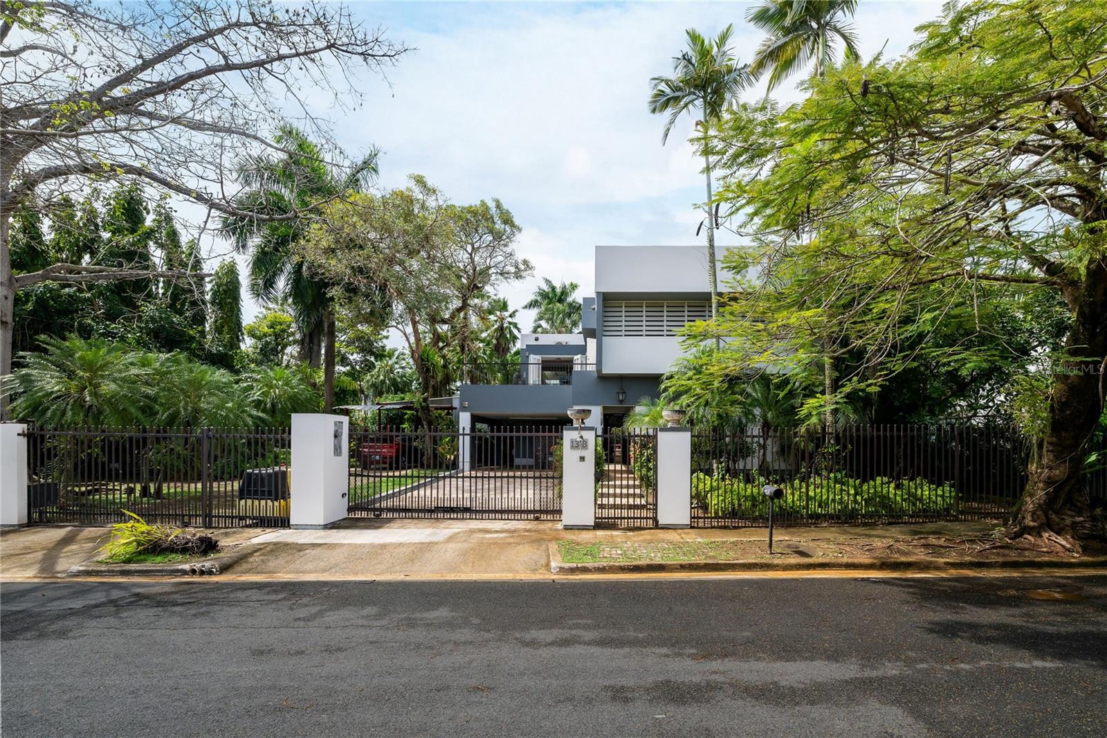 13 Pedrosa St. Garden Hills, PR