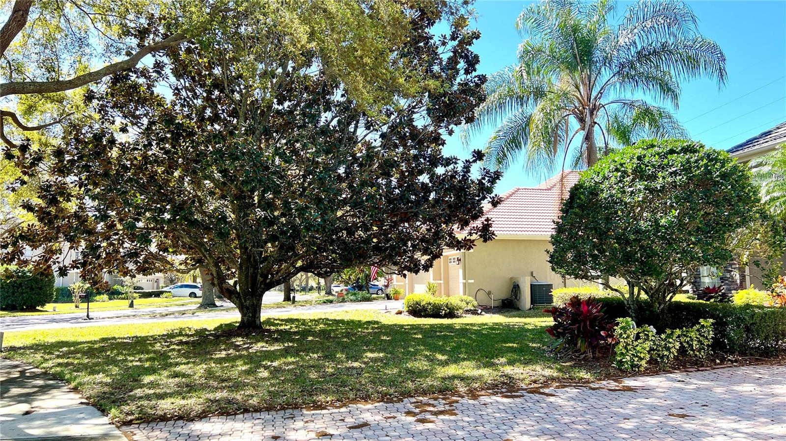 8854 Oak Landings Court, FL