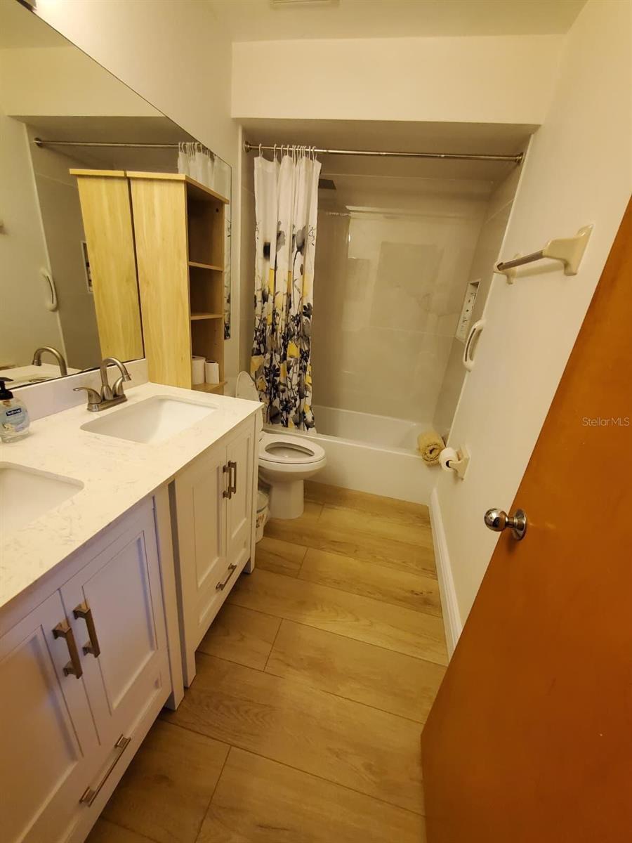 2924 Cottage Grove Court, FL
