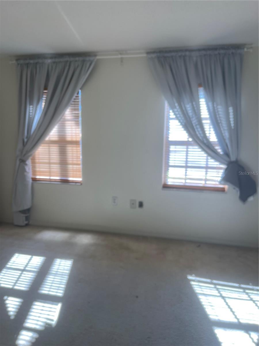 689 Lake Howard Drive, FL