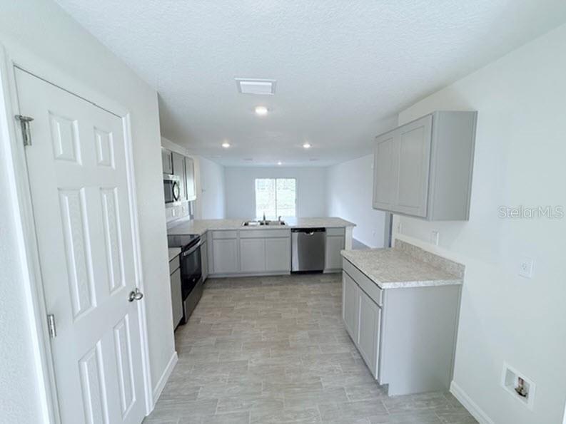 25 Round Thorn Drive, FL