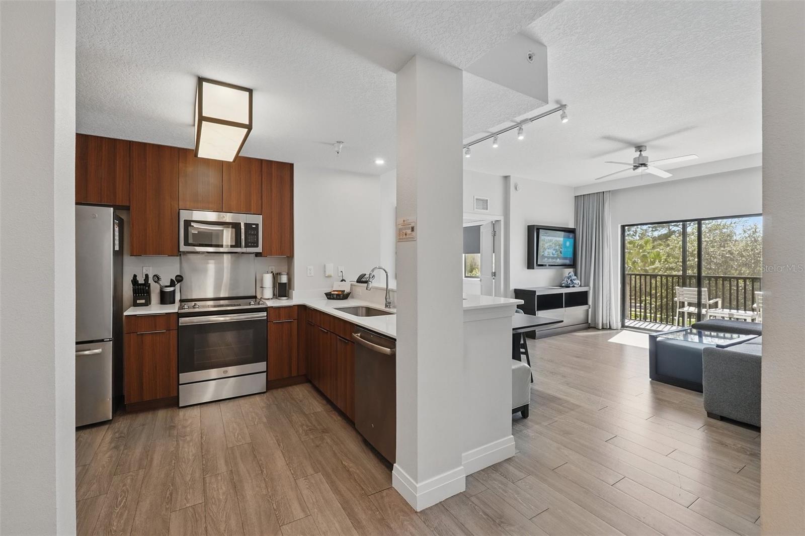 14501 Grove Resort Avenue, FL