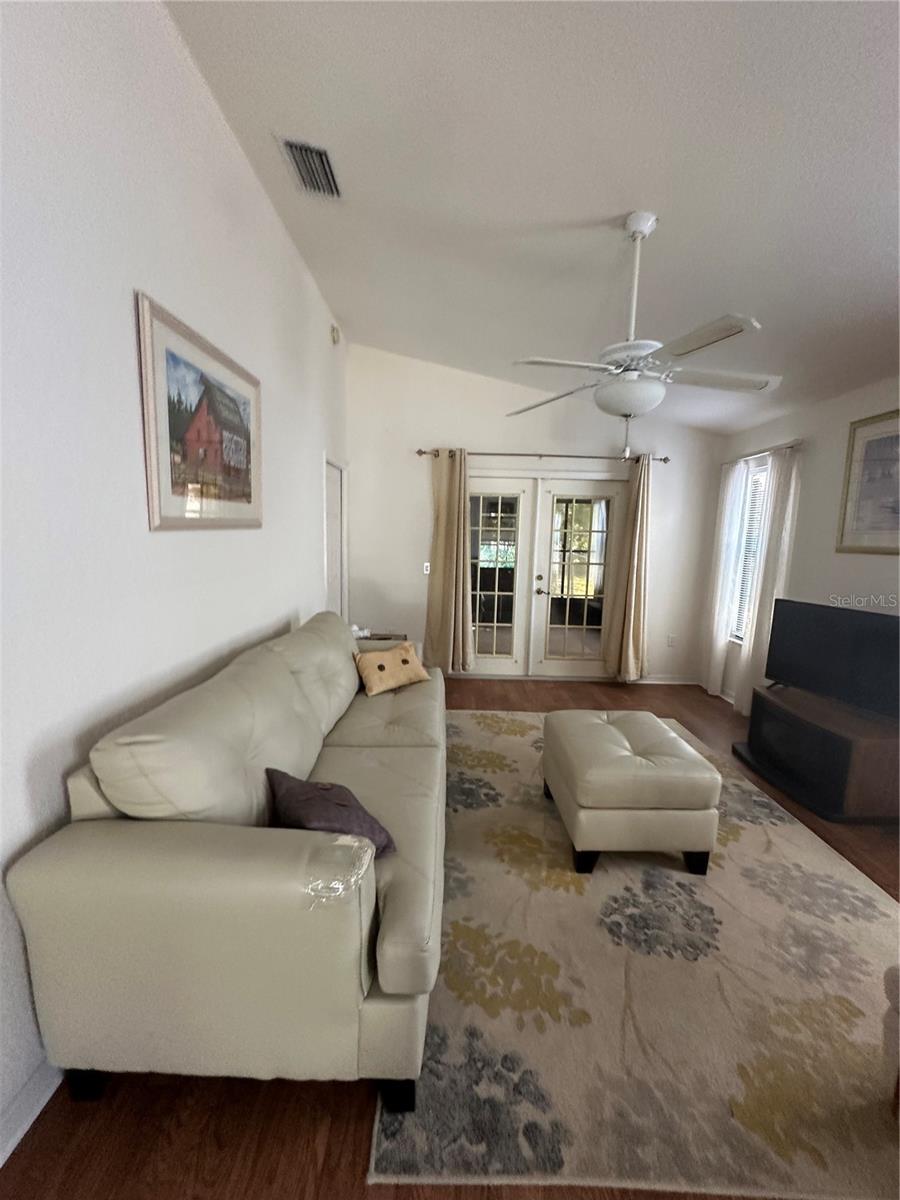 2127 N.E. 40th Ave., FL