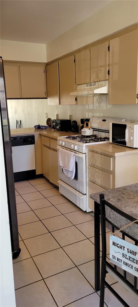 2218 Abbey Road, FL