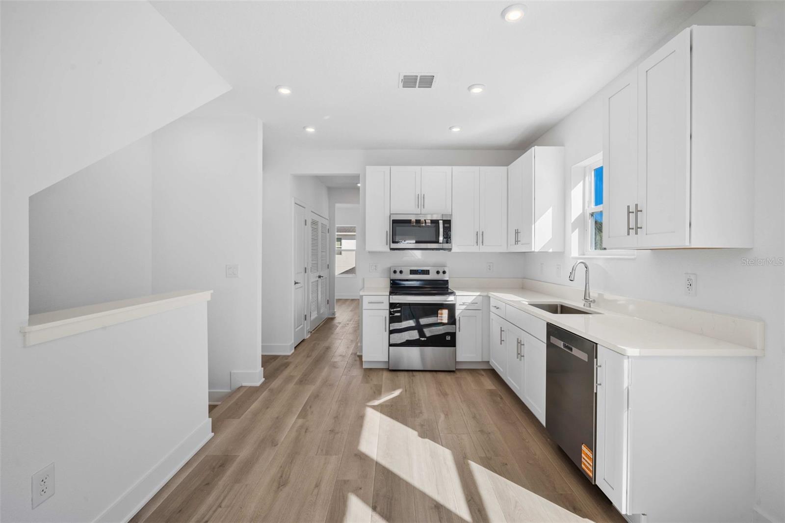 2711 North B Street, FL