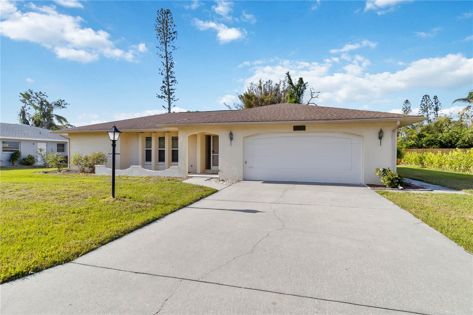 2271 Pine View Circle, FL