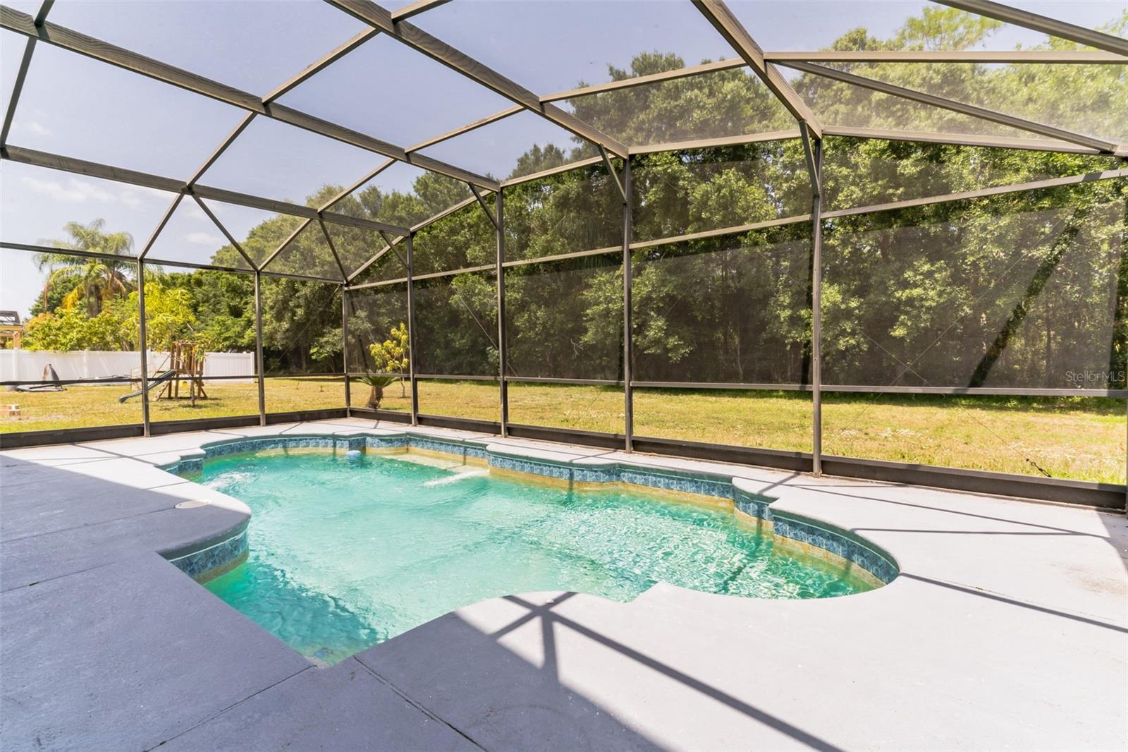 2433 Huron Circle, FL