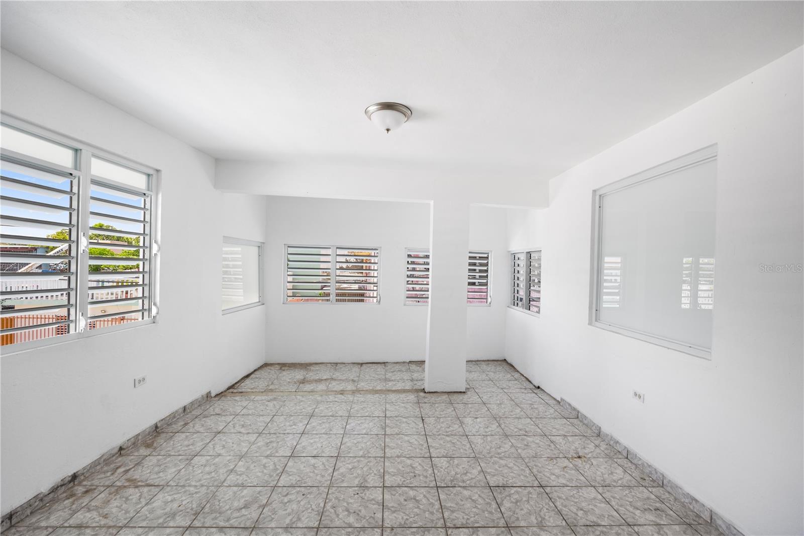 21 Eduardo Conde, PR